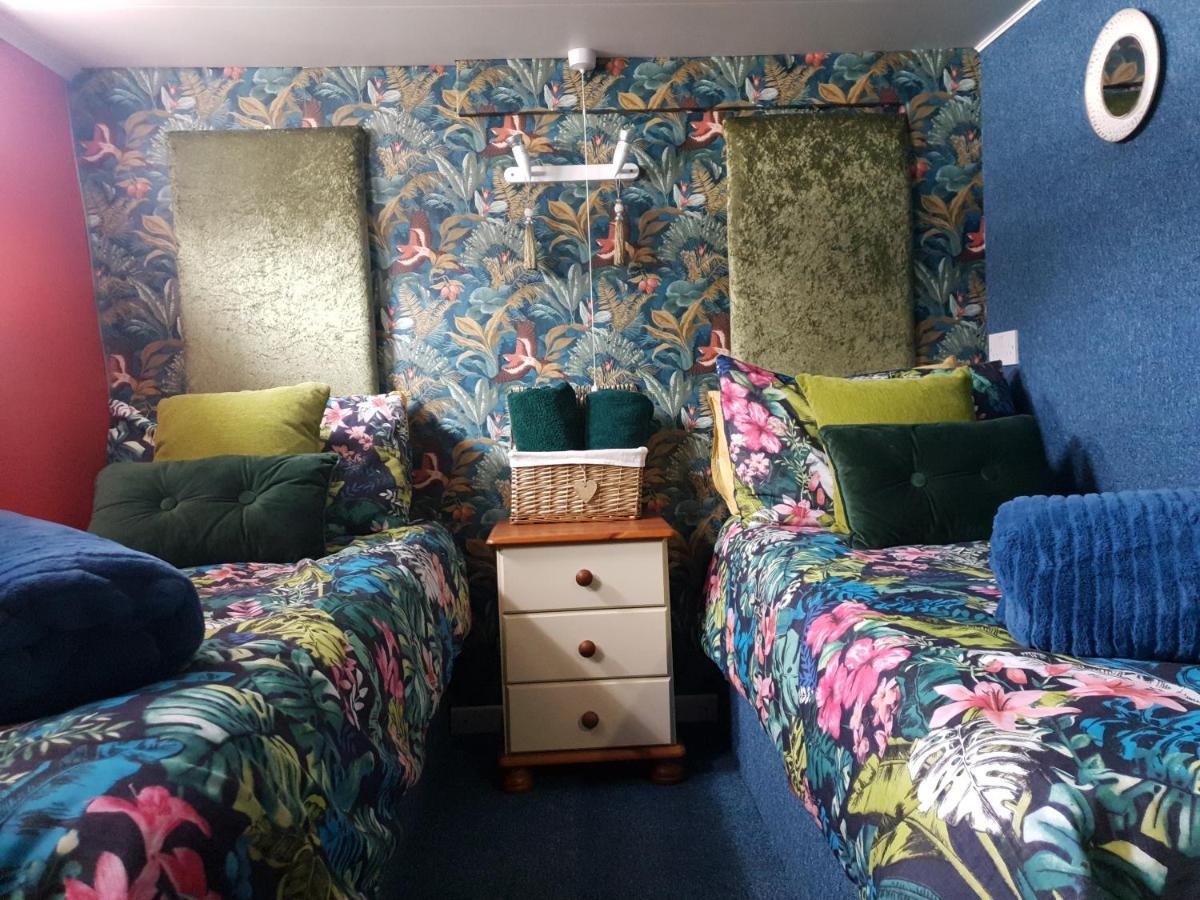 Jasmine Coral Jay Boutique Boatel Ocean Village Gibraltar Room photo
